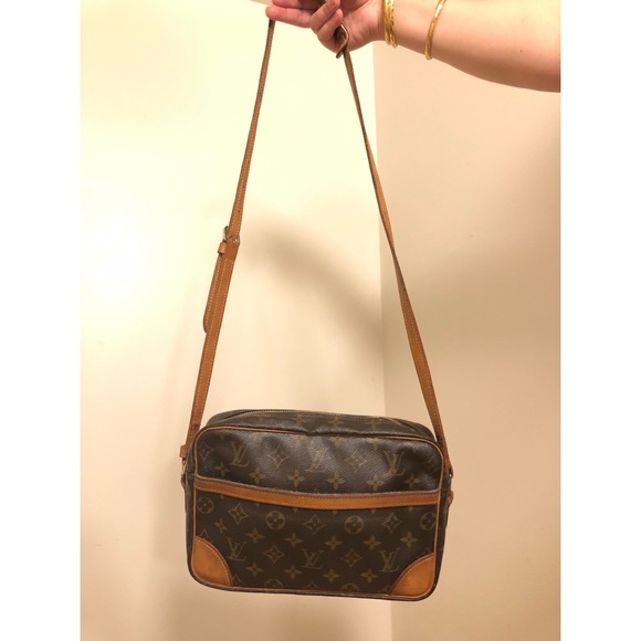 Louis Vuitton Handbags - Louis Vuitton crossbody bag